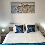 Δωμάτια σε οικογενειακή κατοικία Bedroom Elegance Blue Lisboa