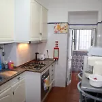 Bedroom Elegance Blue Δωμάτια σε οικογενειακή κατοικία Lisboa